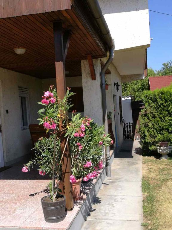 Sara Vendeghaz Leilighet Balatonkeresztúr Eksteriør bilde