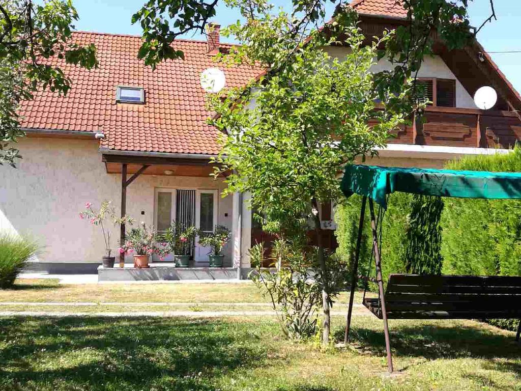 Sara Vendeghaz Leilighet Balatonkeresztúr Eksteriør bilde